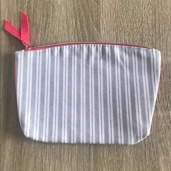 NEW … “IPSY” Cosmetic Makeup Bag - Picture 1 of 3